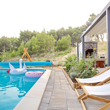 Villa Sara With Sea View And Private Heated Pool โอมิช ภายนอก รูปภาพ