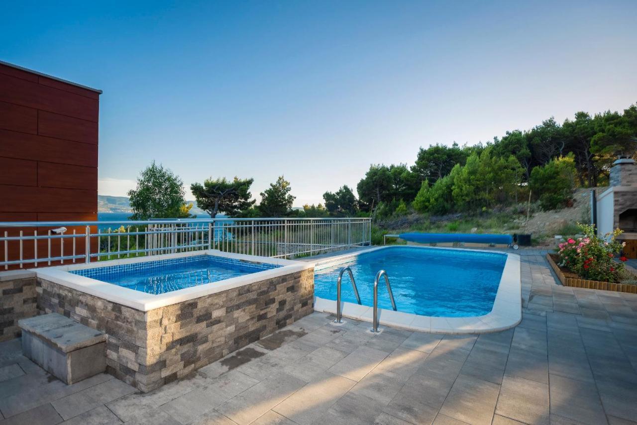 Villa Sara With Sea View And Private Heated Pool โอมิช ภายนอก รูปภาพ