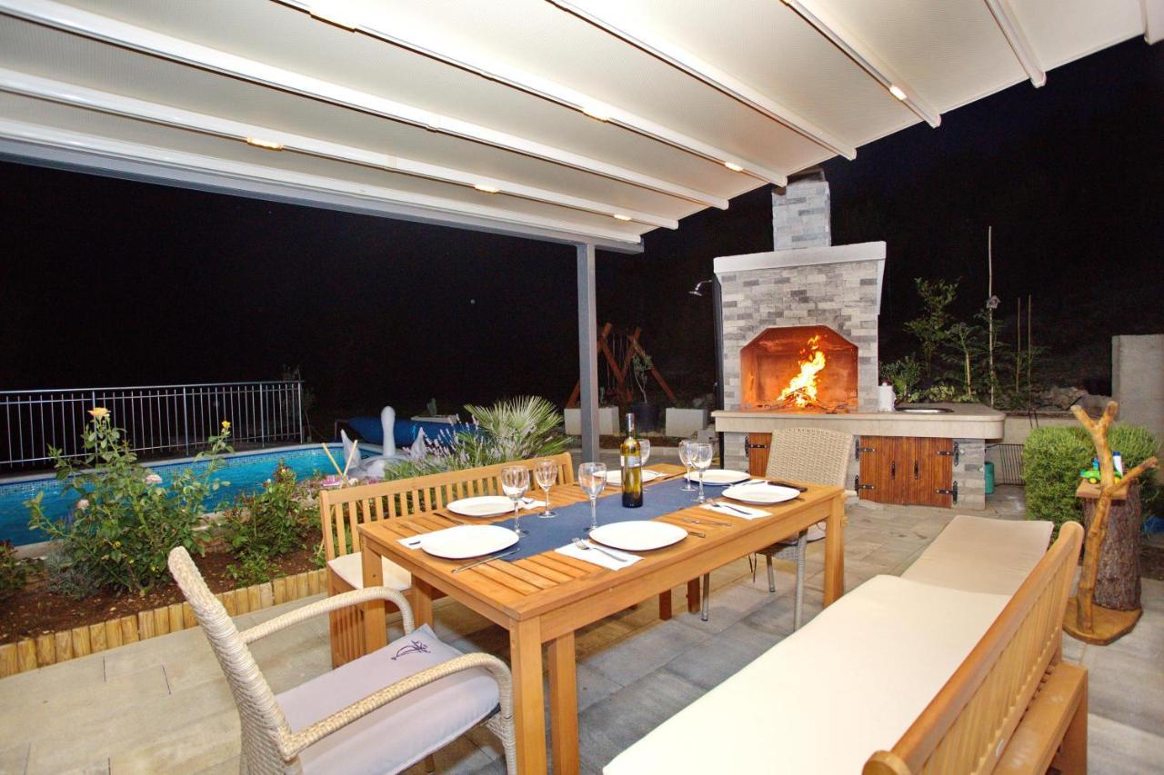 Villa Sara With Sea View And Private Heated Pool โอมิช ภายนอก รูปภาพ