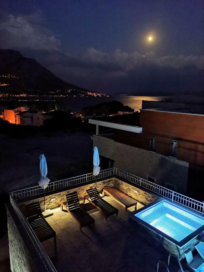 Villa Sara With Sea View And Private Heated Pool โอมิช ภายนอก รูปภาพ